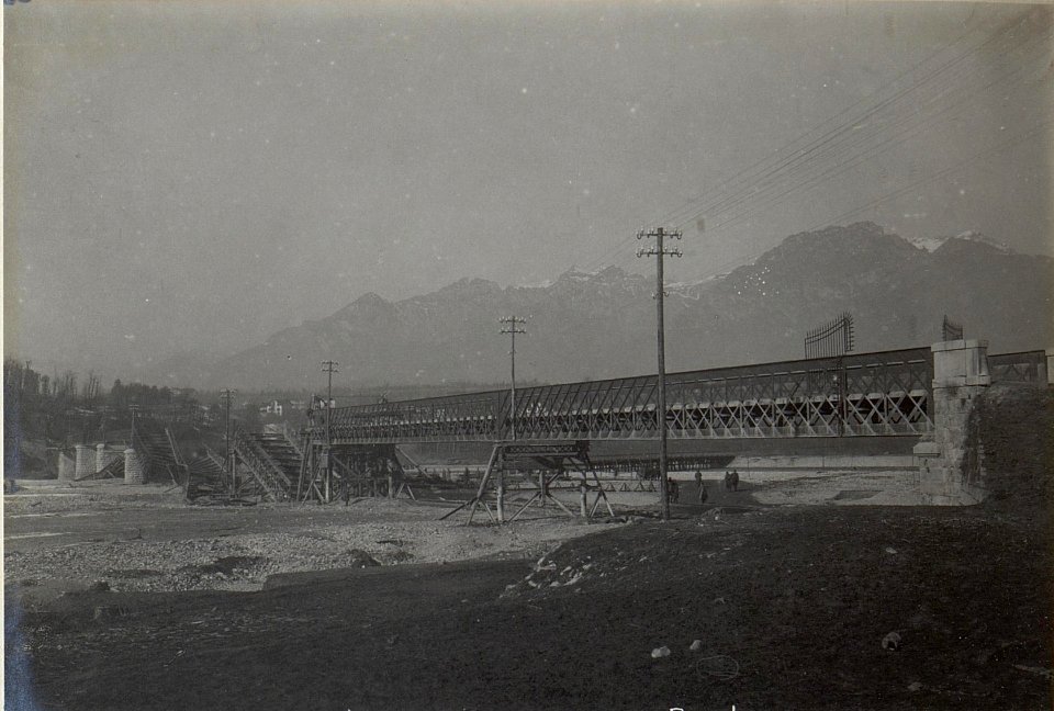 Gesprengte Brücke bei Cesana-Busche. (BildID 15667661)