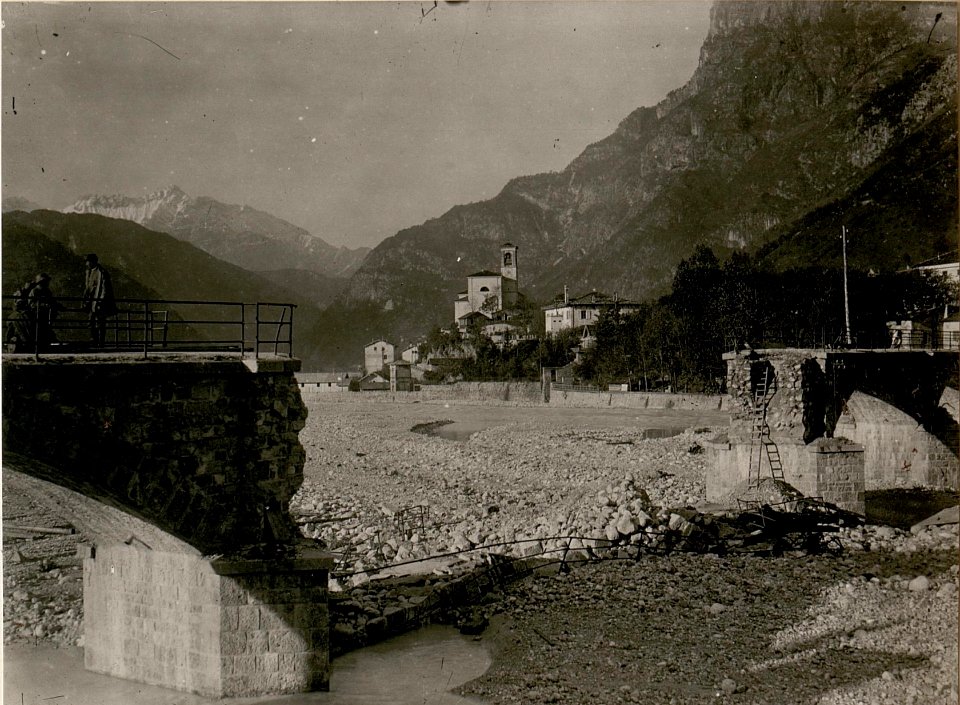 Gesprengte Brücke Chiusaforte—Raccolana. (BildID 15506856)
