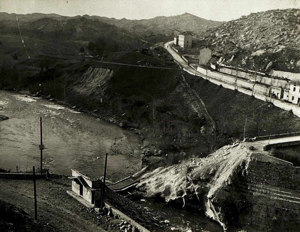 Gesprengte Brücke bei Lavazzo. (BildID 15417788)