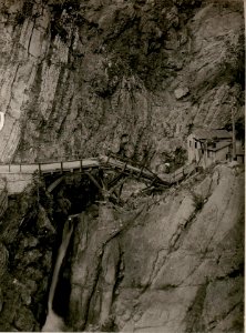 Gesprengte Brücke im Dognatal. (BildID 15507220)