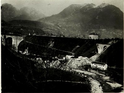 Gesprengte Eisenbahnbrücke bei Belluno. (BildID 15417557)
