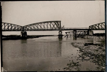 Gesprengte Brücke bei Stryj (Strecke Chodorow). (BildID 15734109)