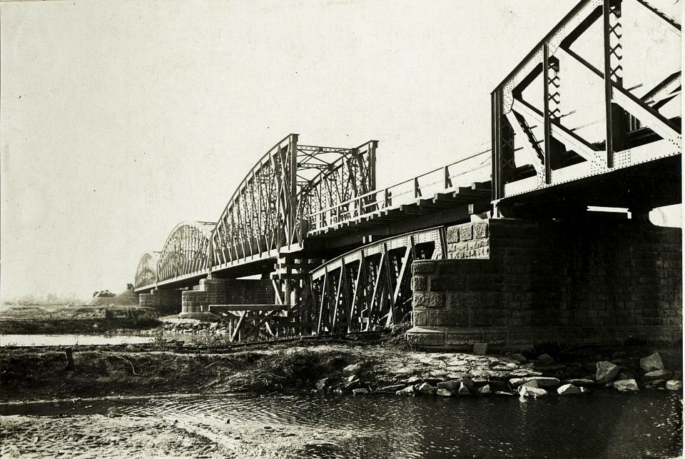 Gesprengte Brücke bei Stryj. (Strecke Chodorow.) (BildID 15430505)