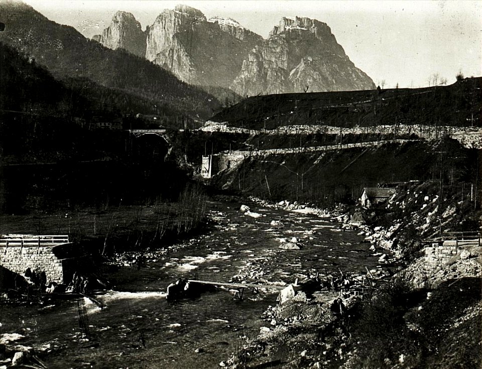 Gesprengte Brücke bei Pontalto. (BildID 15417494)