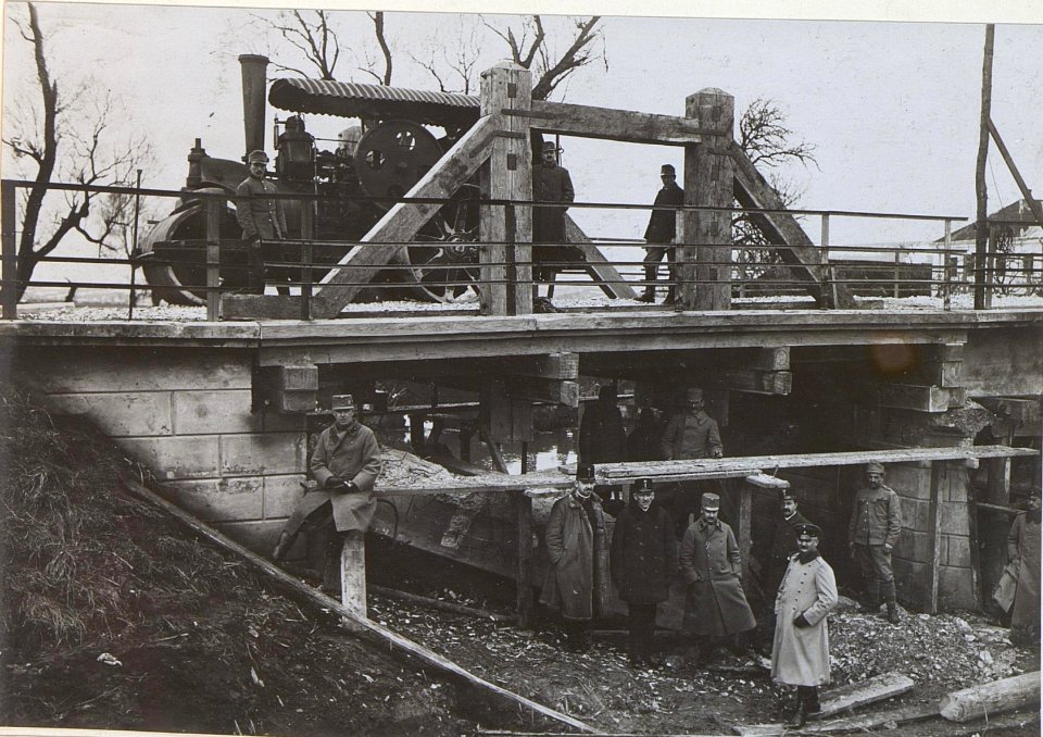 Gesprengte Eisenbetonbrücke in Brzezany, Belastungsprobe II des Hängewerkes. (BildID 15439973)