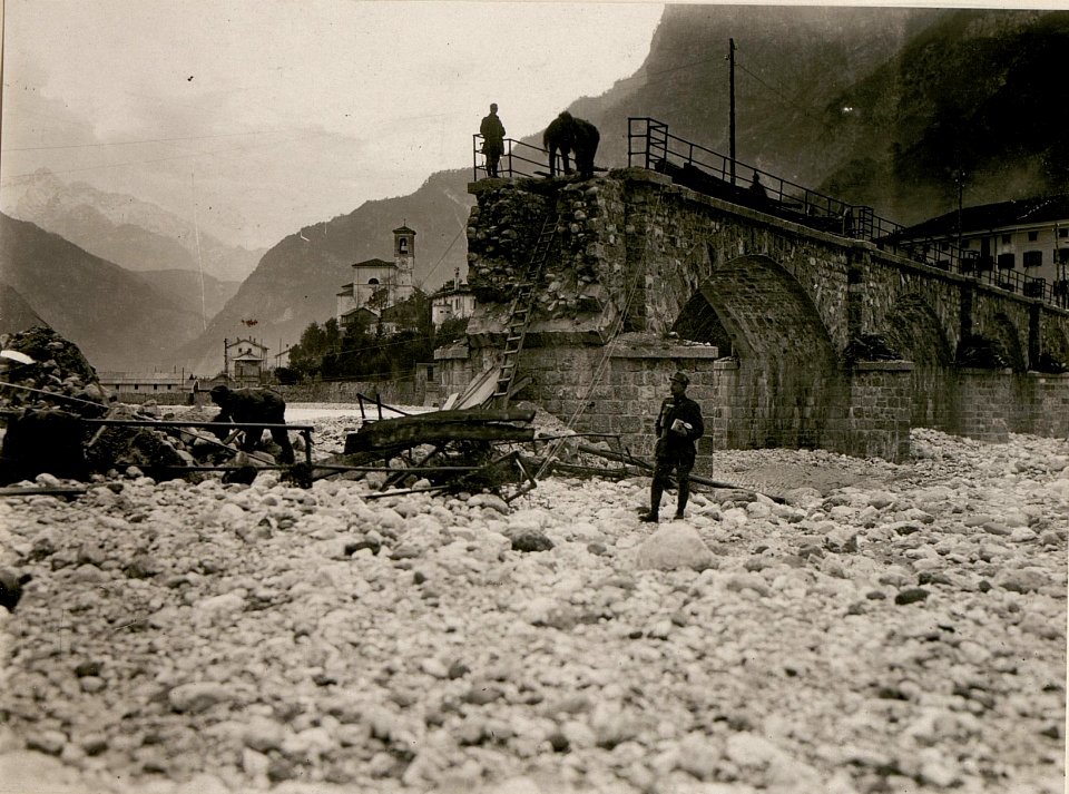 Gesprengte Brücke in Chiusaforte. (BildID 15507318)