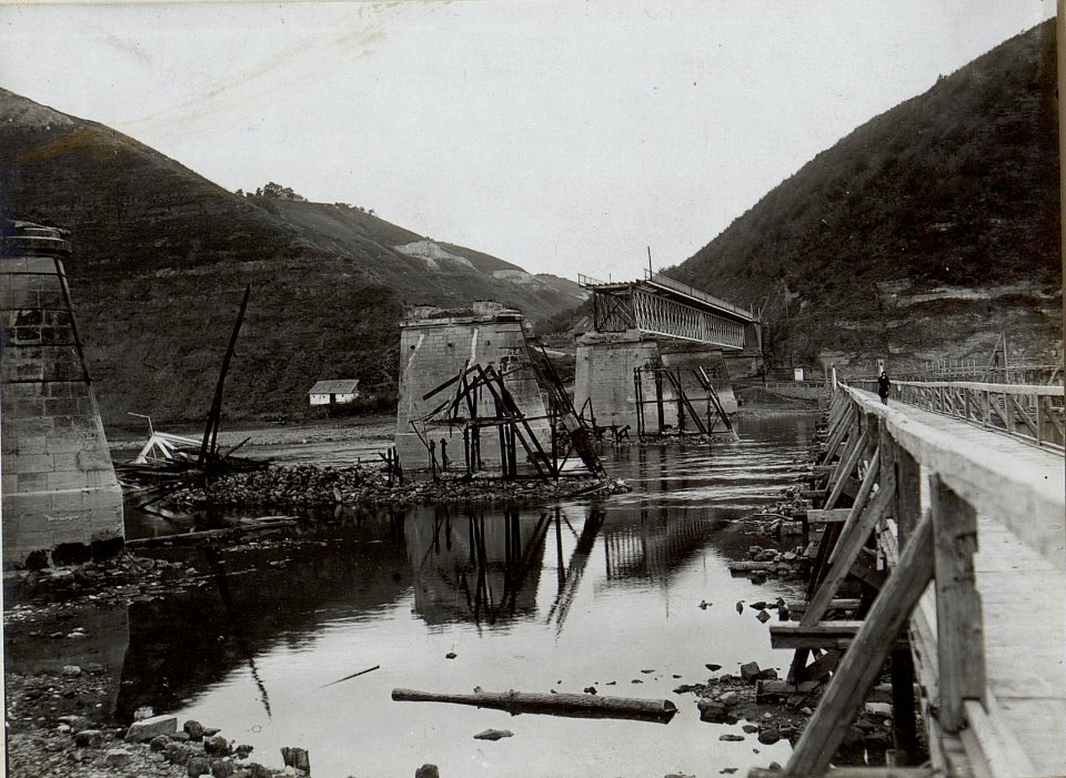 Gesprengte Brücke über den Dnjestr bei Zaleszczyki (BildID 15654199)