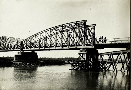 Gesprengte Brücke bei Stryj.(Strecke Chodorow.) (BildID 15430568)