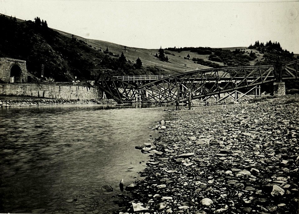 Gesprengte Brücke beim Tunnel nordöstl.Turka. (BildID 15431331)