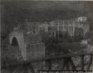 Gesprengte Isonzobrücke bei Doblar 25.X.17. (BildID 15612277)