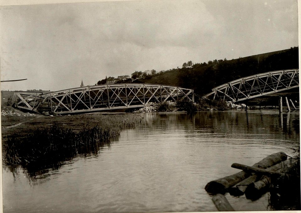 Gesprengte Serethbrücke in Czortkow. (BildID 15532927)