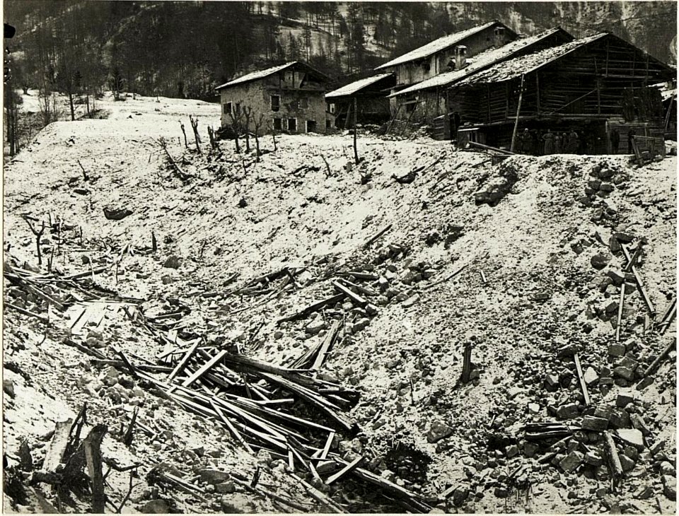 Gesprengte Straßenbrücke bei Forne di Canale. (BildID 15417683)