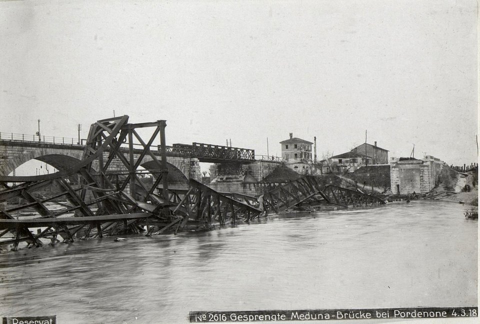 Gesprengte Meduna-Brücke bei Pordenone 4.3.18. (BildID 15615547)