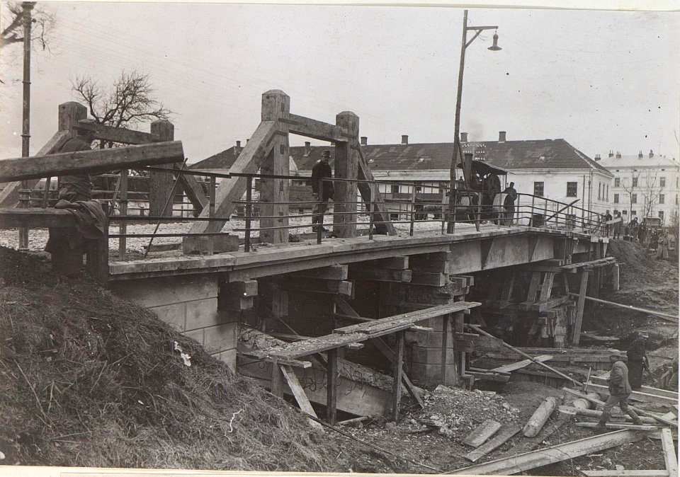 Gesprengte Eisenbetonbrücke in Brzezany, Brzezany.Belastungsprobe (BildID 15439966)