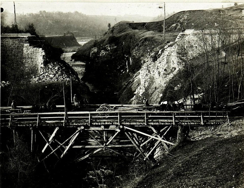 Gesprengte- und Notbrücke bei Belluno. (BildID 15417648)