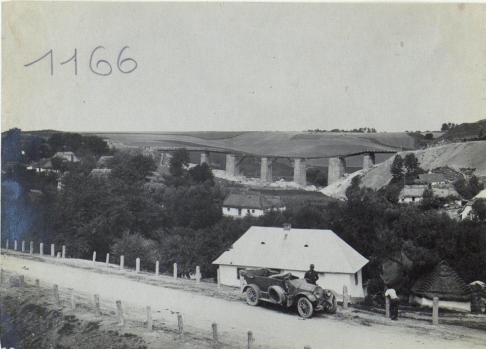 Gesprengter Eisenbahn-Viadukt südl.Trembowla. (BildID 15729976)