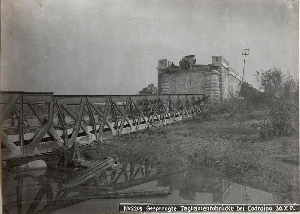 Gesprengte Tagliamentobrücke bei Codroipo 30.X.17. (BildID 15612291)