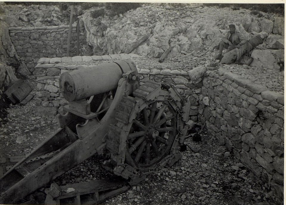 Gesprengtes Geschütz. Valona-Tal, Anfang Mai 1918. (BildID 15664747)
