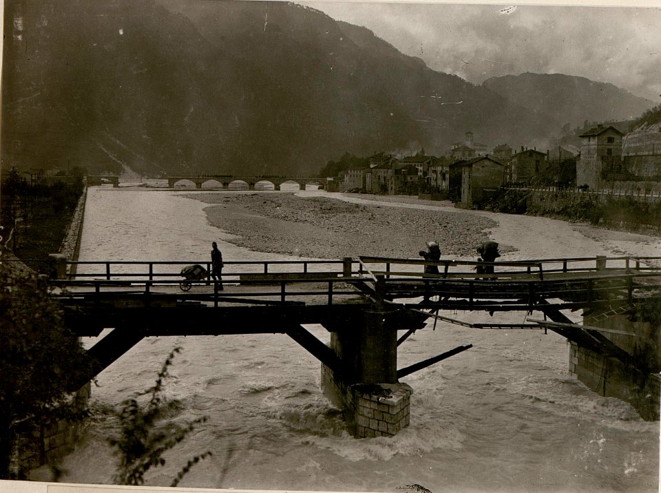 Gesprengte Strassenbrücke Chiusaforte-Raccolana. (BildID 15506807)