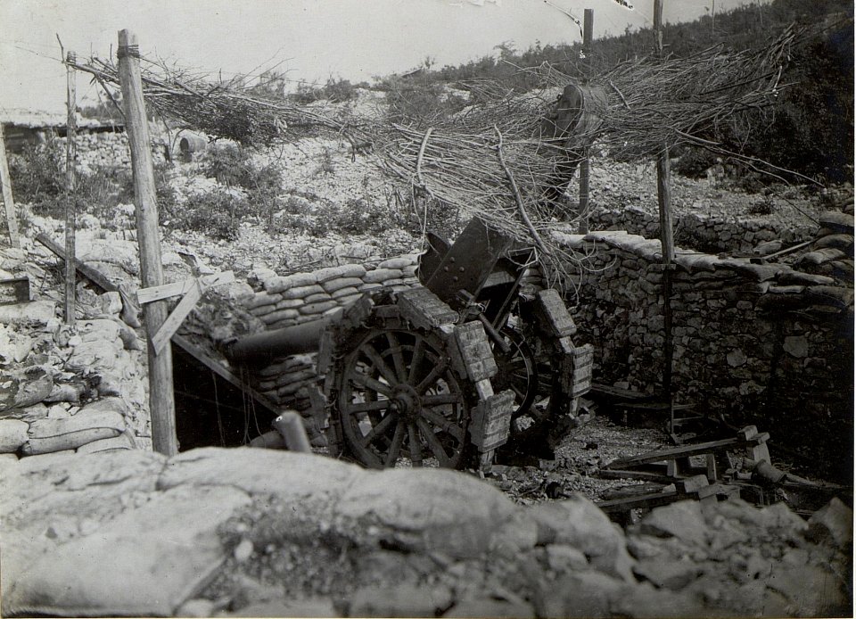 Gesprengtes itl. Geschütze. Monfalcone. Anfang Mai 1918.) (BildID 15664845)