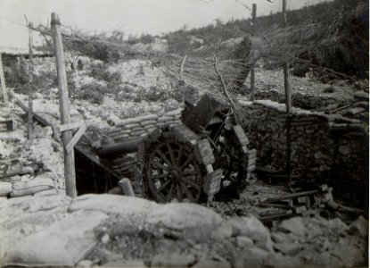 Gesprengtes itl. Geschütze. Monfalcone. Anfang Mai 1918.) (BildID 15664845)