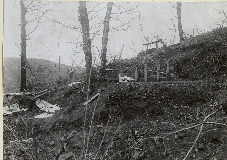Gesprengter 15cm Mörser, Podgorahöhe, Anfang April 1918. (BildID 15664551)