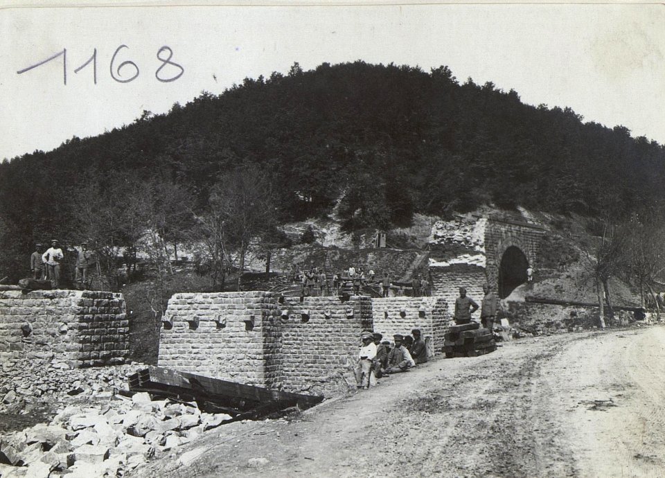 Gesprengter Eisenbahn-Viadukt nördl.Trembowla. (BildID 15729990)