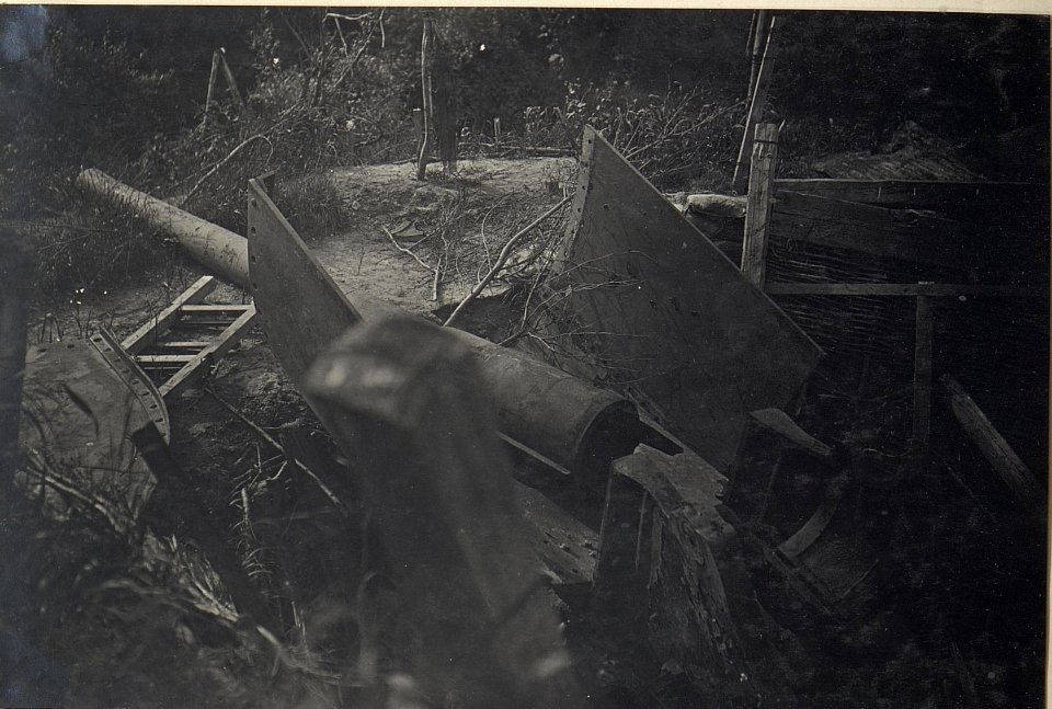 Gesprengtes Geschütz. (Landungszunge Grado, Mitte Mai 1918.) (BildID 15665069)