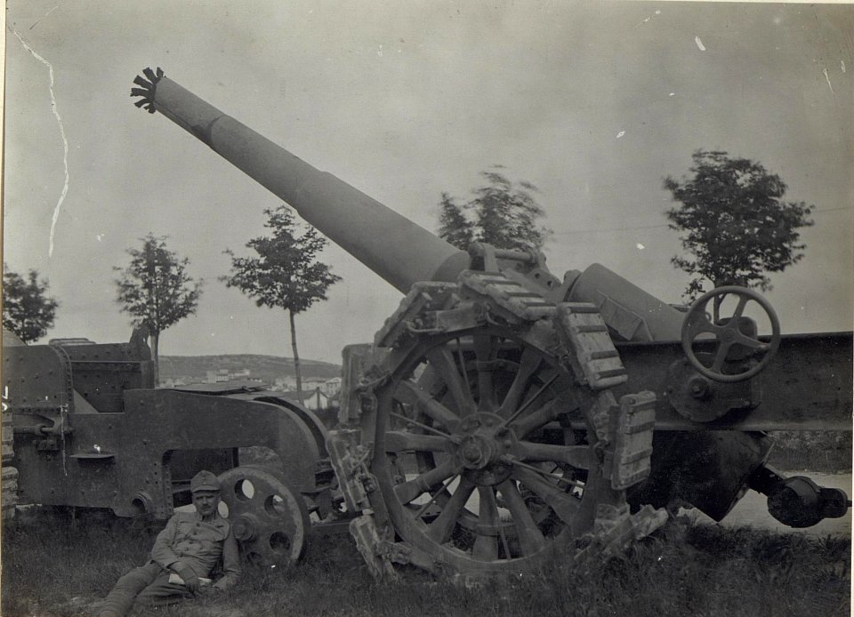 Gesprengtes itl. Geschütz.Monfalcone, Anfang Mai 1918. (BildID 15664789)