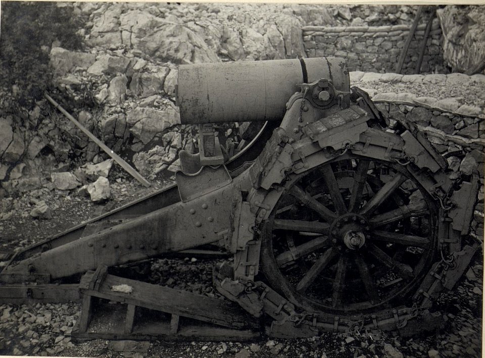Gesprengtes Geschütz. (Landungszunge Grado, Mitte Mai 1918.) (BildID 15665076)
