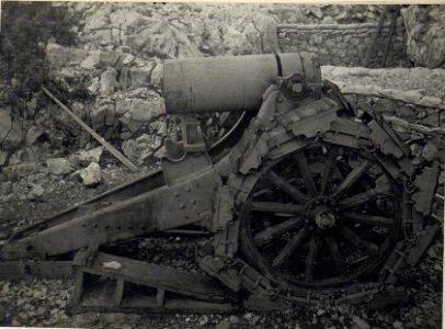 Gesprengtes Geschütz. (Landungszunge Grado, Mitte Mai 1918.) (BildID 15665076)