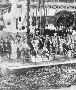 Englischer Photograph - Einweihung des Kristallpalastes. In der ersten Reihe auf dem Podium - Napoléon III., Königin Victoria, Kaiserin Eugénie und Prinz Albert (Zeno Fotografie)