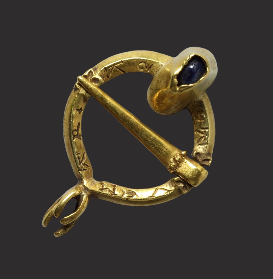 English - Amuletic Brooch - Walters 571988 - View B