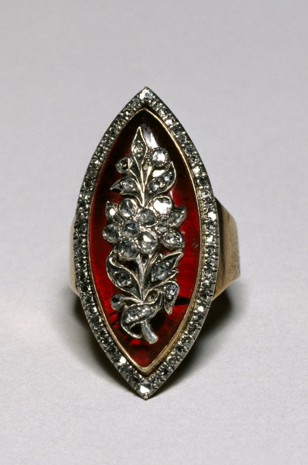 English - Ring with Floral Motif - Walters 571776 - Top