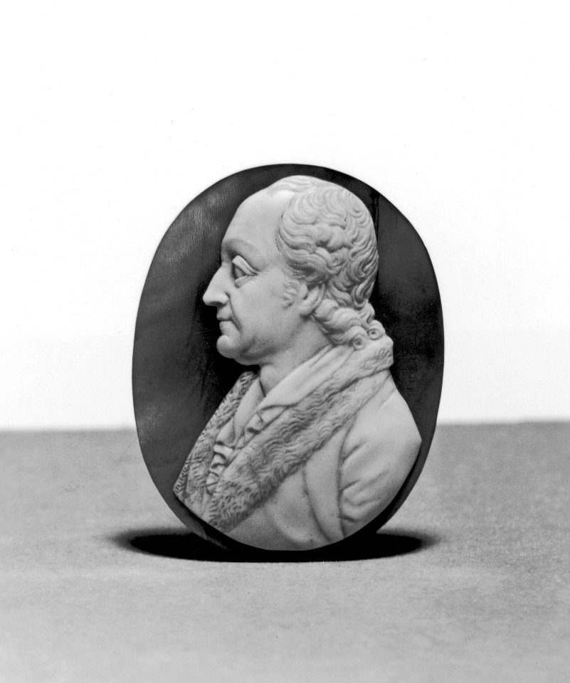 English - Portrait Cameo - Walters 42204