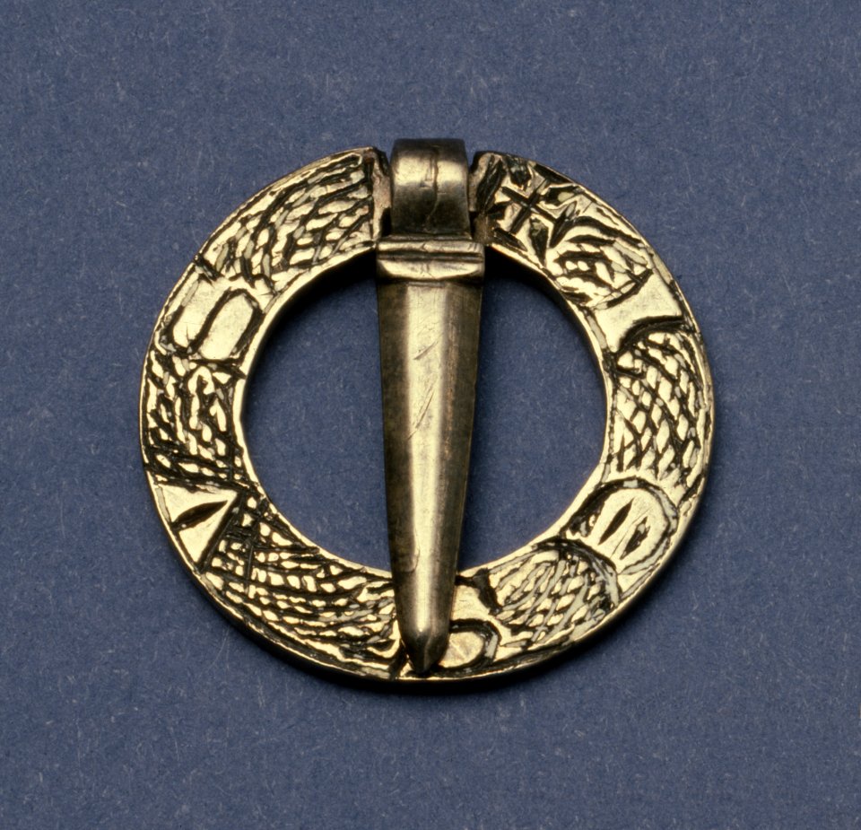 English - Silver Ring Brooch - Walters 571990