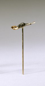 English - Stick Pin with Mouse on a Spoon - Walters 572184