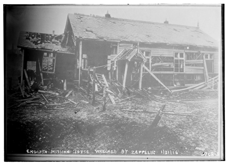 English Mission house wrecked by Zeppelin, 1-31-16 LCCN2014701084