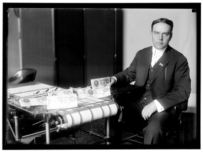 ENGRAVING AND PRINTING, BUREAU OF. TREASURY DEPARTMENT. EXHIBITING MONEY LCCN2016865756