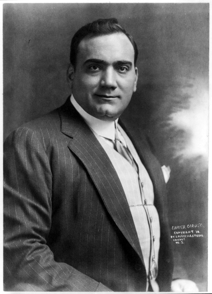 Enrico Caruso, 1873-1921, half-length portrait, facing right LCCN2005680283