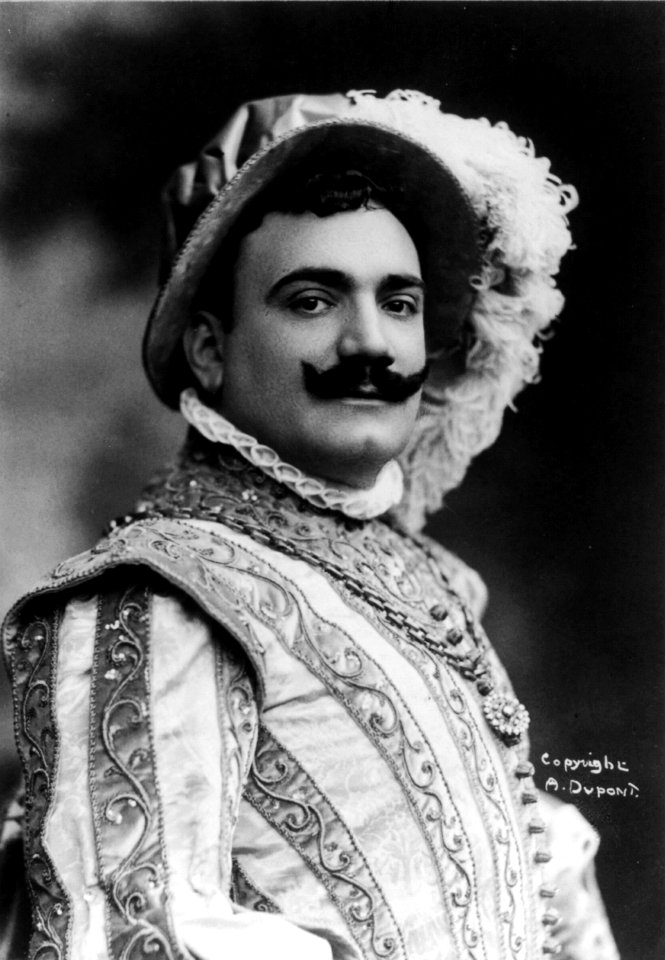 Enrico Caruso in costume cph.3b09167