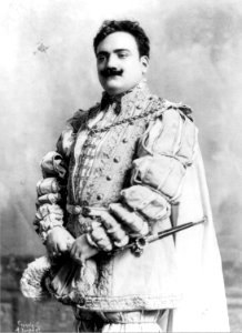 Enrico Caruso in costume cph.3b09168 photo