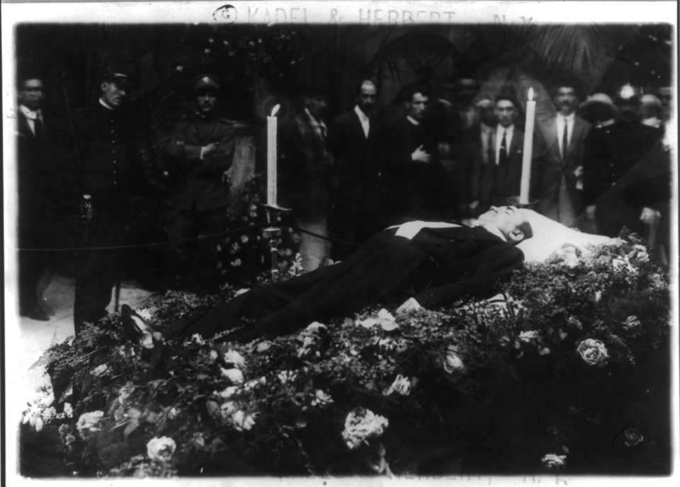 Enrico Caruso, 1873-1921, funeral at Church San Francisco de Paulo in Naples LCCN2005680262