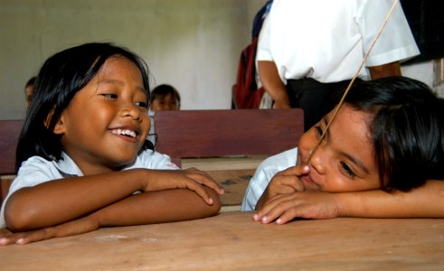 Enthusiastic children in class (4324315285)