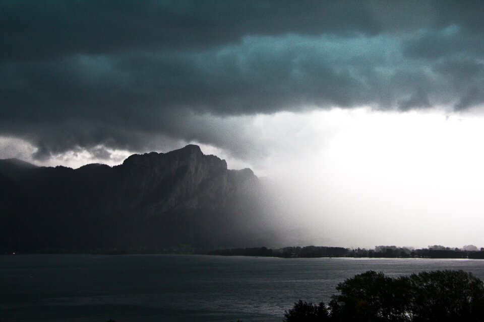 Lake cumulonimbus storm hunting
