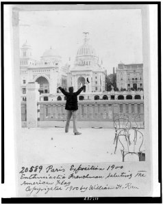 Enthusiastic Frenchman saluting the American flag, at the Paris Exposition LCCN94512192