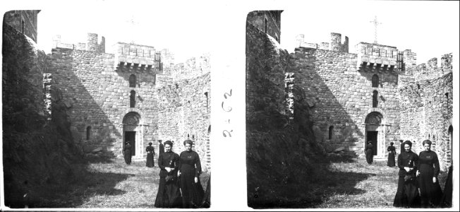 Entrada al castell de Requesens