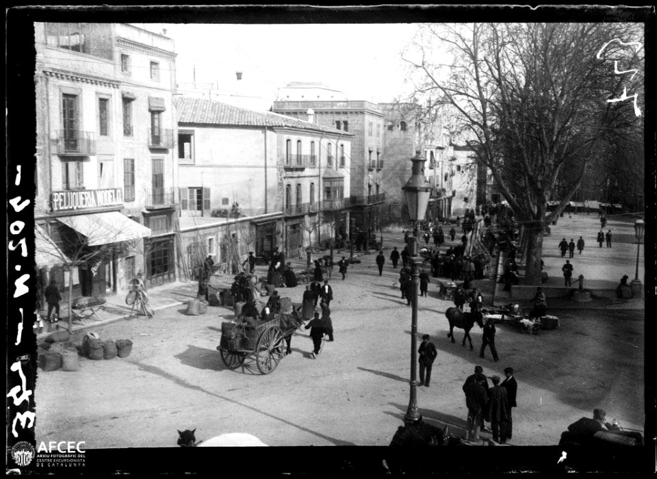 Entrada al passeig de Figueres