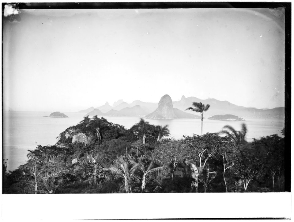 Entrada da Baía de Guanabara, ao fundo o Pão de Açúcar - 5