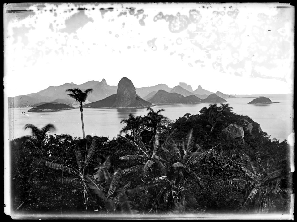Entrada da Baía de Guanabara, ao fundo o Pão de Açúcar - 9